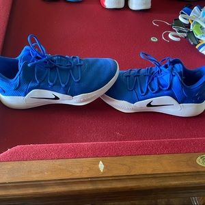 Size 16 Men’s Nike Zoom Basketball Shoes GentleUse